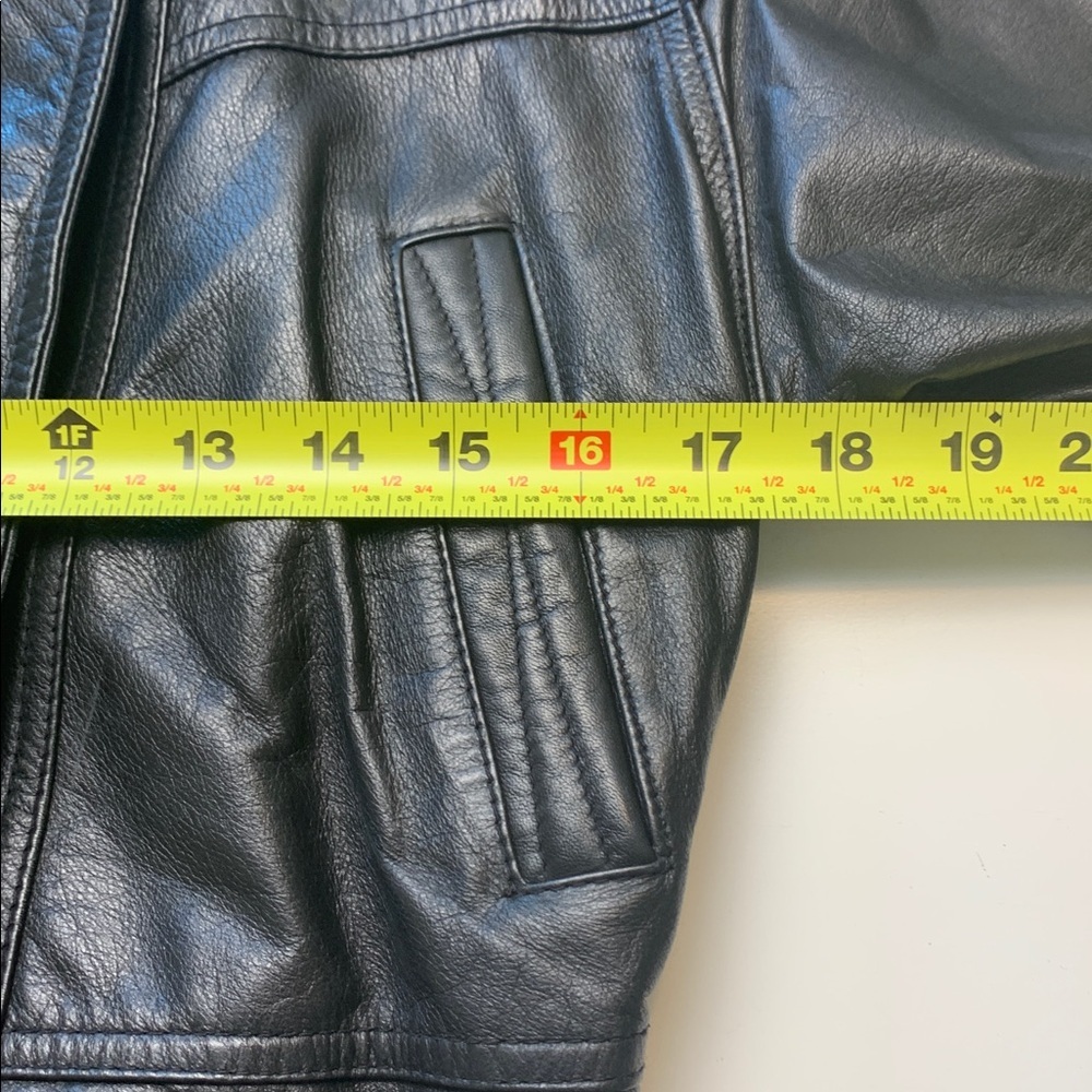 Danier Women’s Black Leather Motorcycle Jacket, Pockets, Adjustable Waist - Picture 15 of 17